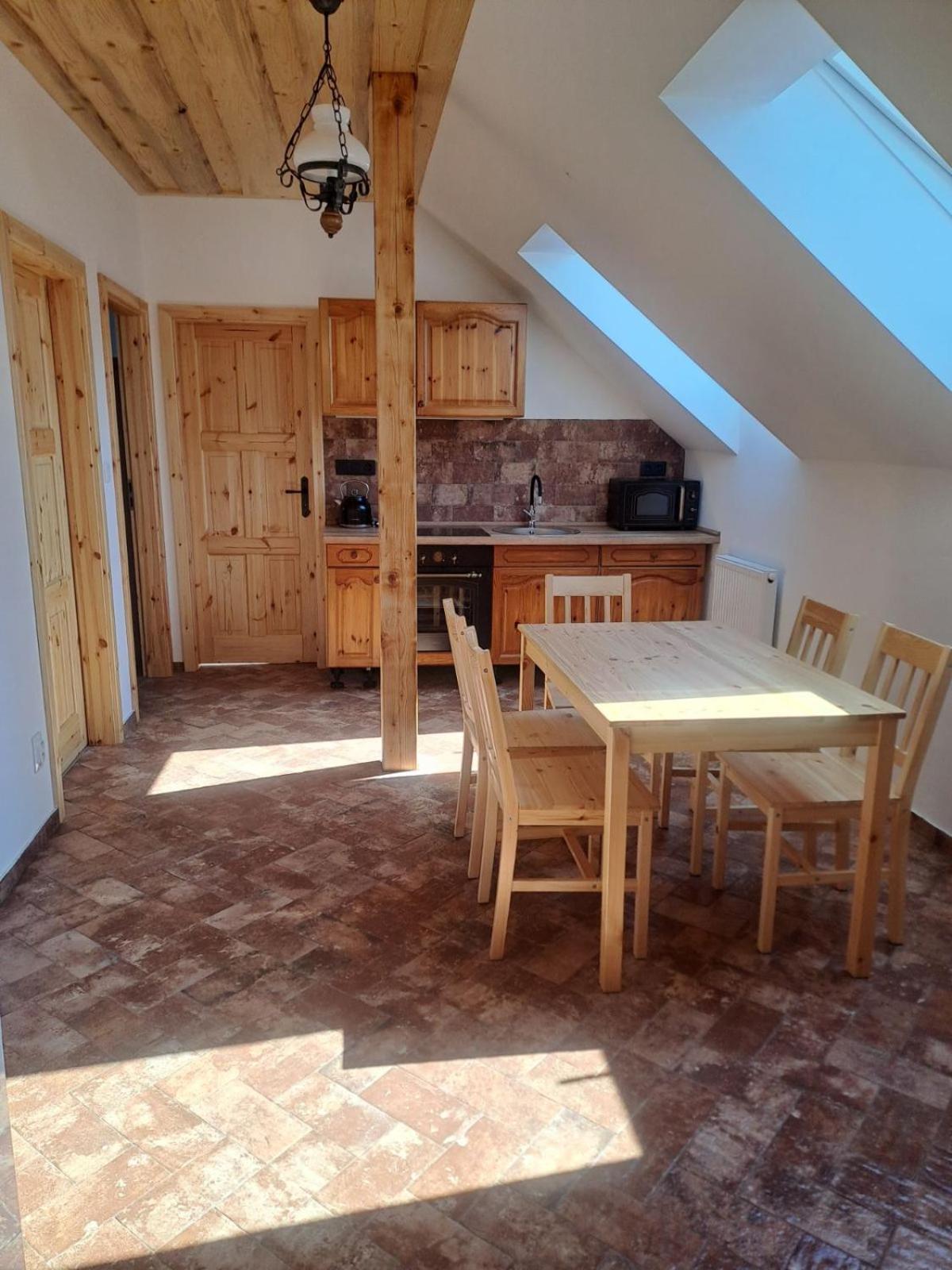 Pension Na Statku- Konsky Apartman Malenice Экстерьер фото
